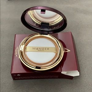 Wanderlust Powder Foundation Fair Light BNIB